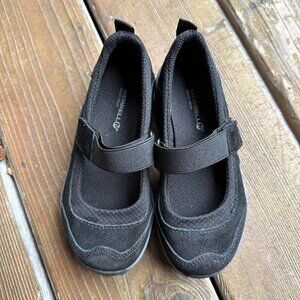 NWOT Merrell Black Leather Mary Janes with Elastic Strap in Girls 11M/EU 29